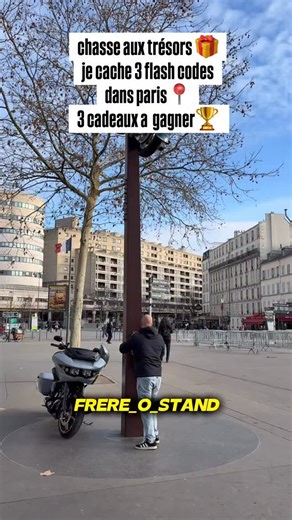 Frere'o'Stand on Instagram: "chasse aux trésors 🎁je cache 3 flash codes dans paris📍 3 cadeaux a gagner🏆 un traqueur gps moto @flashbird_by_pegase , un carplay moto @laridetech titan 6 et 10 cagoules @hoodrider_zone 😍 vous n’avez plus qu’a retrouver les 3 flash code que j’a caché dans la video et les scanner ✅ #moto #motard #concours #bmw #yamaha #suzuki #france #paris #biker #motarde #motard #kawsaki #cfmoto #honda #triumph #gs #tmax #r1 #mt07 #africatwin#goldwing"