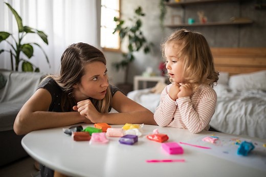 « La technique du disque rayé » : l’astuce d’un psychologue pour mettre fin aux demandes répétées des enfants