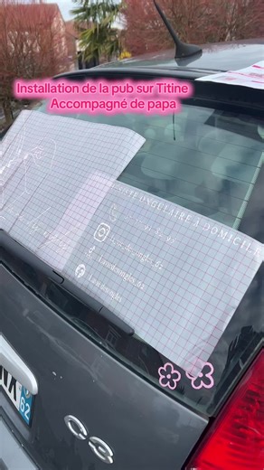 Installation de stickers sur Titine : un projet DIY créatif