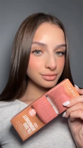 GirlzChoice Makeup Store on Instagram: "HUDA BEAUTY Bombshell Lip Liner and Liquid Lipstick Set ... A duo including the cult-fave Liquid Matte Lipstick in Huda’s fave shade, Bombshell, combined with Lip Contour 2.0 in Bombshell Pinky Brown for bombshell lips. This Set Contains: - 0.01 oz/ 0.5 g Full Size Lip Contour 2.0 Automatic Lip Pencil in Pinky Brown (pink with a hint of neutral) - 0.14 oz/ 4.2 mL Full Size Liquid Matte Liquid Lipstick in Bombshell (pinky nude)"