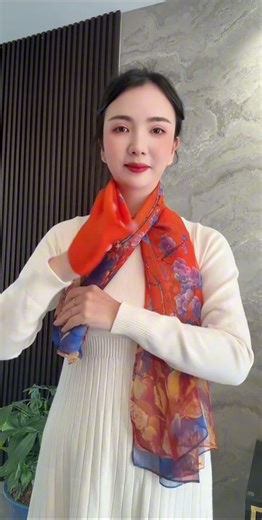 Stylish ways to tie a large scarf #versatilescarf #scarfstyling #warmandstylish #largescarf