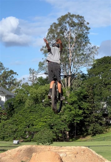 How Japan Is Turning Footsteps Into Electricity with Piezoelectric Technology #buyashdensbike #mtb #viral #blowthisup #fyp @Ashden