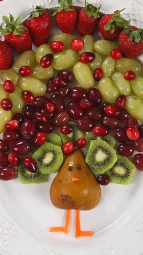 10K views · 46 comments | Sorry kids! Mom is busy. Let me cut you up some carrots and you go to town!旅 And it is cute to boot! Comment LINK to save this crazy easy and ultra adorable Fruit Turkey. https://amindfullmom.com/fruit-turkey/ #thanksgivingrecipes #thanksgiving #thanksgivingappetizer | A Mind "Full" Mom | Facebook