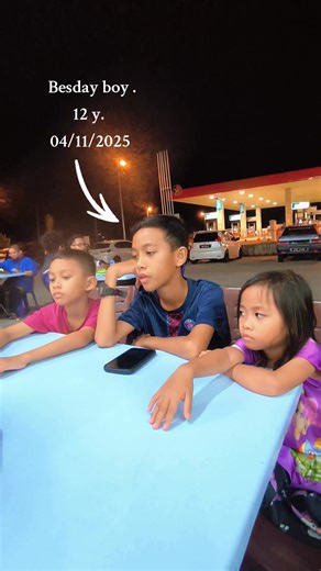Alhamdulillah. Tahun ni dapat suprisekan Nyawa pertama Ibu papa. Hadiah dr umi syg, Ibu dan papa tlg sampaikan shj. Moga Umi sentiasa diluaskan pintu rezeki, diberi kesihatan yg baik selalu. Love u umi.. Miss u lots. #prankhadiahbirthday #prankanak #anaksulunglelaki #turn12y #hadiahutkanak @noramohd18