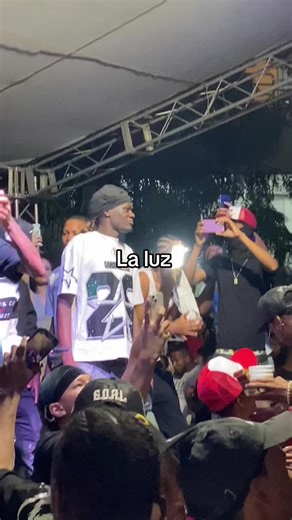 Ezzy R: La Luz en Vivo desde Los Frailes