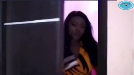 Ma serv&nte veut a tout prix prendre ma place | Wood AfroTel