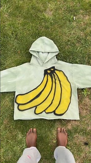 Spray Painting a Hoodie I How to dye a hoodie | #dyehoodie #basichoodie #customhoodie #diyfashion
