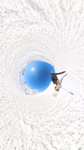 360° with a 360 Because one spin just isn’t enough  #Insta360 #SnowboardLife #Tignes Stay tuned for more 落 | Pascal Prot | Facebook