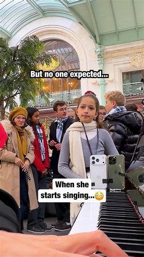 🤯she sings CAROL OF THE BELLS at only 9 years-old ? wait for the EPIC ending.. . I was playing in Paris when this group of kids came close to the piano.. one little girl stood out of the group and came up to me with a request. . I started playing the Christmas carol « carol of the bells » when she decided to join. go follow her @violamarie_music !! ❤️ she is a true star. . But NOBODY expected her friends to come and sing as well! most EPIC version of this song ever ?? thanks to this epic group 