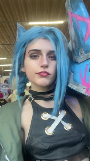 Complete Your Jinx Cosplay with Bald Look Inspiration