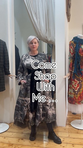 Come shopping with me! Last week I visited the incredibly stunning @megansalmonmelbourne boutique in Malvern Road, Prahran. It was quite breathtaking to experience Megan’s designs in the flesh and try on some of my favourites. As you know I am not a huge lover of prints but I think I have been converted - so many of the prints (artworks) resonated strongly with me. The collections work so well for the many aspects of our lives. There’s some fabulous basics.. check out their (elevated) tee shirts