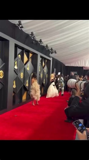 Rosé Shines at the 2026 Grammys: Fashion, Performance & Highlights