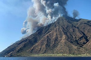 Éruption explosive sur le volcan Stromboli !