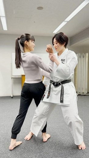 kuro-obi world 黒帯ワールド on Instagram: "Hiyori Kanazawa sensei, SKIF @hiyori_i03 Kokona Mori, a 14-year-old ballerina. @kokona_photo 【14歳のバレリーナ】 森 心愛（ここな）さんが #國際松濤館 の金澤日和先生に #空手 を習いました #hiyoriexpress"