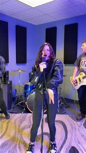 we’re halfway there 💜 ‪@bonjovi‬ -- #livinonaprayer #bonjovi #firsttoeleven #coverband #rockcover