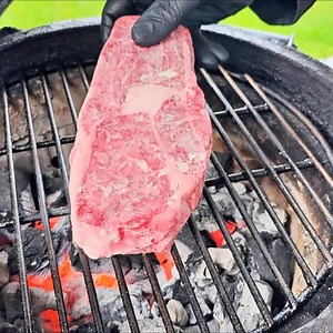 5K views · 42 reactions | How to Grill a FROZEN STEAK without defrosting | Steak n grill | Facebook