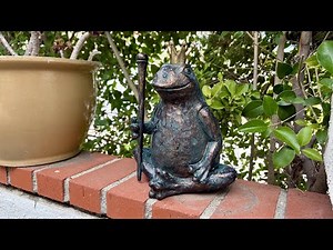 Frog Statue - Perfect Garden Decor!