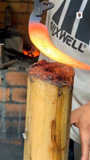 Why Hot Metal Is Cooled In Water, Oil, Or Mud 😱