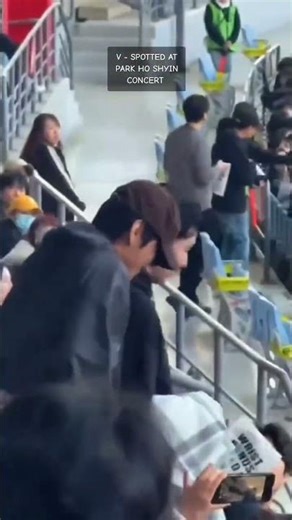 V (Kim Taehyung) at Park Ho Shin Concert #bts #kpop #btsarmy #kimtaehyung