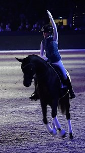 🤯 Préparez-vous à être éblouis ! L’élite du dressage français secouera les codes le jeudi 1er février à partir de 22h30. Deux équipes de choc, avec Marc Boblet, Stéphanie Brieussel, Mado Pinto d’un côté, et Marine Subileau, Carlos Pinto, et Léna Thouvenin de l’autre, s’affronteront lors de battles exceptionnelles. 💥 Pour les départager, les juges internationales 3* Annick Dauban et Marietta Almasy seront présentes. Et devinez qui revient ? Chris Marques, cette fois-ci en tant que présentateur,