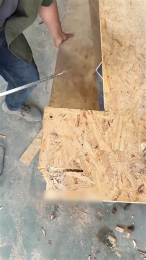 Tired of wonky cuts and uneven finishes? 😩 Say hello to our Circular Saw Guide – your new best friend in the workshop! 🤝 With our guide, making perfectly straight cuts is as easy as pie. 🔨 | Studyinto