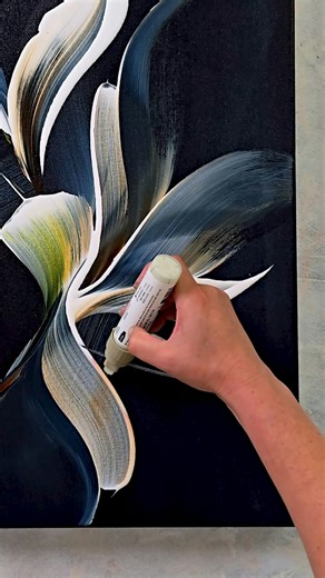 Letting the brush flow🫶 👉🏻 Brush is the magic word to receive my Art Supply List | Rinske Douna