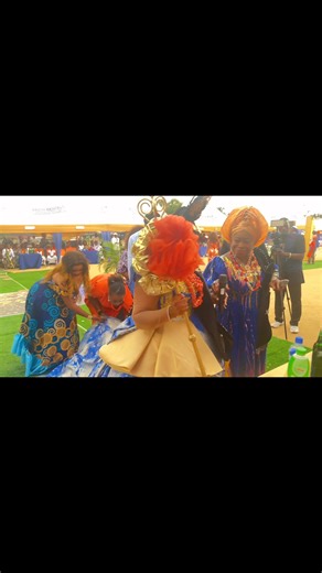When the Bride Came to Greet Elder Dr. Mrs Virginia Emmanuel, Wife of the Chief of the Chief Of staff to the Governor | Patrick Asuquo
