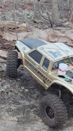 Axial Coyote has an Acrobatic Driving Style!!!