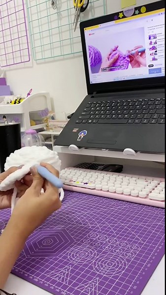 Crochet kit + video tutorial