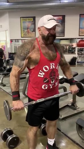 Follow me on Instagram buckjames1404_#shoulderday #gorilla #trainhard #loveit #growing #lifting