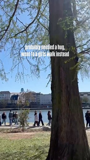 Frankfurt Girls Walk & Talk on Instagram: "the first walk of the summer 🫂🥺💐🤝🏻"