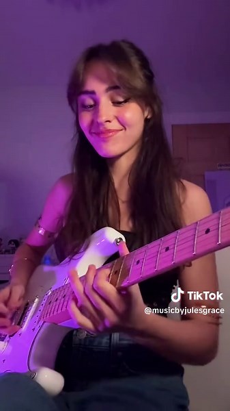 Emotional Guitar Cover of Red Swan from Attack on Titan