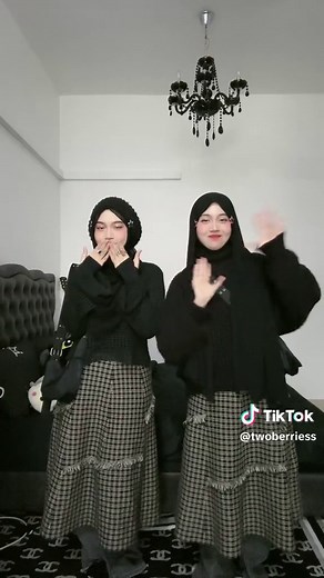 Y2K Edition 🖤🤍