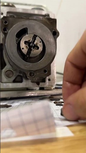 how a rotary vane vacuum pump works