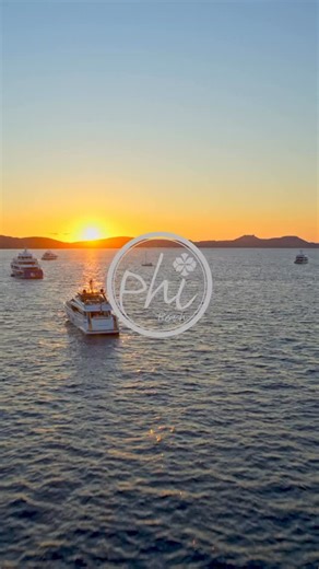 Anchors down, lights up 🛥️✨ At Phi Beach, luxury meets the sea, arrive by boat and dive into an unforgettable night on the shores of Baja Sardinia 🌊 The season’s final nights are here, be one of us and make them 🎆 Info & Reservations: 39 0789 955012 📍Baja Sardinia #PhiBeach #PhiBeachOfficial #Season2025 #ClubPortoCervo #Sunset #Yachts #TenderService #ArriveBySea #LuxuryLifeStyle #CostaSmeralda #Emotions #ThePlaceToBe | Phi Beach