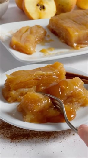 Panelinha de Sabores Sandra Nereu on Instagram: "POUCAS CALORIAS, POUCOS INGREDIENTES, Sem açúcar, Sem glúten e pouco do seu tempo para esta deliciosa sobremesa! Receita já é de 2023, tornou-se muito popular. E aí em casa, já experimentou? Ingredientes 🍏1kg de maçã 🍏3🥄 de sopa de xarope de acer zero @prozis* 🍏3 🥄 de sopa de amido de milho (maisena)** 🍏1🥄 de chá de canela 🍏1 🥄 de sopa de eritritol com stevia @prozis ou açúcar (opcional; importante se a maçã for ácida) 🍏Topping maçã cane