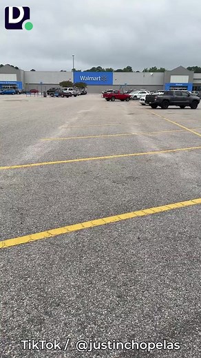 3.2K views | ‘I honestly thought they were raw for a second’: Walmart deli customer blasts $7 chicken wings | The Daily Dot | Facebook