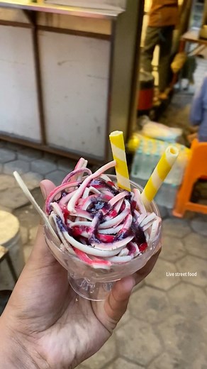 Indore’s First Roller Icecream 😍🤩 #streetfood #indianstreetfood #icecream #indore #reels #reelsfb #fbreels #fbreelsvideo | Live Street Food