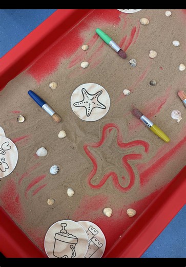 Sand tray mark making fun. Summer themed discs are available to download from my TeS and TpT page #sand #teachersoftiktok #virał #fypシ゚ #kindergarten #fyp #receptionteacher #play #tufftray #summer #teachertok #kinder