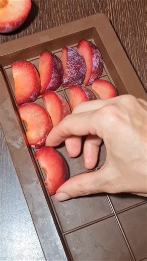 🍫💚 matcha chocolate plum bark | easy vegan dessert 🌱 #shorts