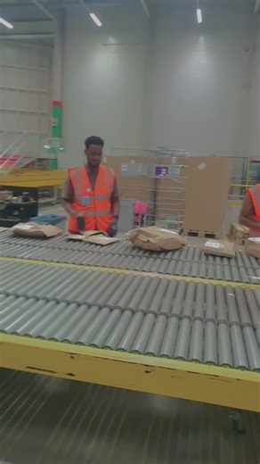 Efficient Package Handling in Warehouse Operations