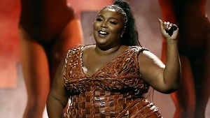 Celebs: Lizzo Shuts Down Body Shamers - "I Think I Have A Really Hot Body!" - Daily Soap Dish