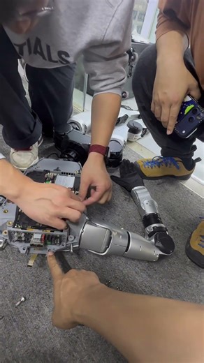 Robot Anatomy in a cutting-edge ROBOT HOSPITAL! #futuretech #robot #viralvideo #robotanatomy