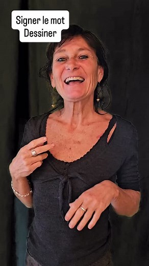 La Langue des Signes Française (LSF) fait partie de notre patrimoine culturel et linguistique. Afin de la promouvoir et de créer du lien entre sourds, malentendants et entendants, l’association Bien Entendu ! propose, en partenariat avec L’Écho du Berry, un rendez-vous hebdomadaire : chaque semaine, découvrez un signe de LSF, illustré et expliqué simplement par Sandrine Un moyen ludique d’enrichir sa culture et son vocabulaire, de sensibiliser petits et grands, et de s’ouvrir à une autre manière