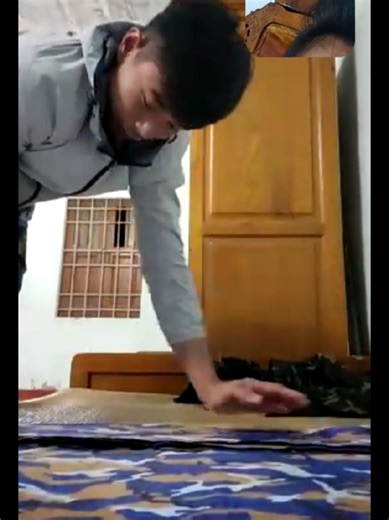 "bằng tuổi mình con ngta biết nói hết r, nhìn lại mình vợ mình còn đan...