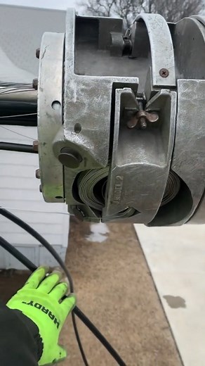 What device is this? ⚡ #powerlineman #LineWork #lineworker #lineworkers #EssentialWorkers | LineCrate