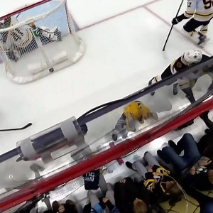 This play by Geno. 👀 Apparently the entire Penguins lineup has eyes in the back of their heads. | NBC Sports EDGE Betting