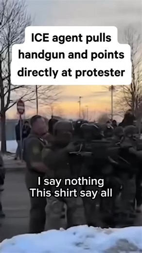 F*ck ICE hand sign language 🖕🧊 #ice #abolishice #iceraids #fdt #antitrump #minnesota #signlanguage