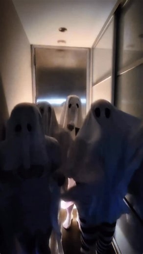 REAL LIFE GHOST FOOTAGE! 👻 😱 Victim: @gilli.cpt Ghosts: @griimraven @nebulanekocosplay @animasian78 | Tayvix