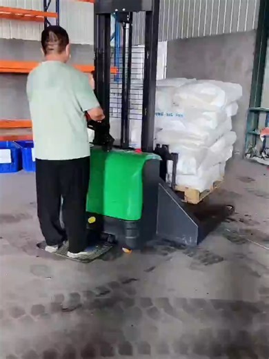 full electric stacker for warehour factory materials handling #palletstacker #stacker #warehouse #factory #materialhandling #lift #lifting #lifter #electric #vehicle